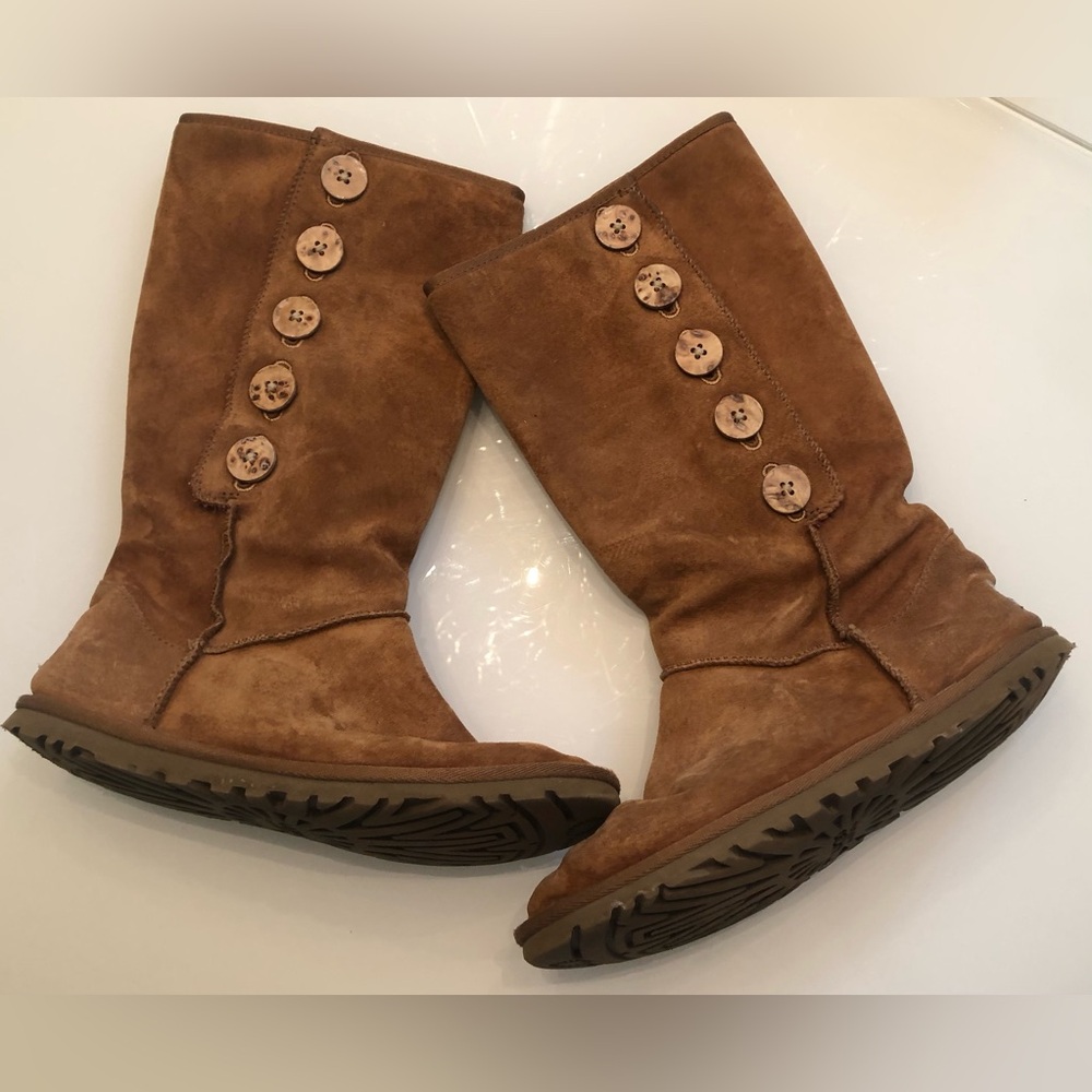 Ladies size 5 Chesnut Ugg boots